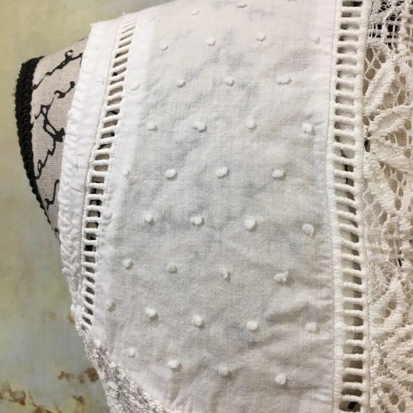 SIGNATURE STUDIO Lace & Eyelet Tunic - Picture 4 of 14